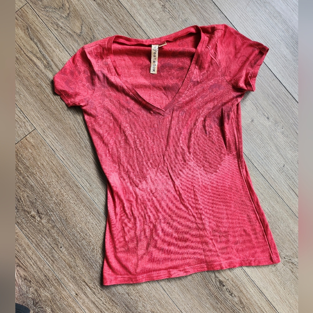 Eyeshadow Red Short Sleeve Tee